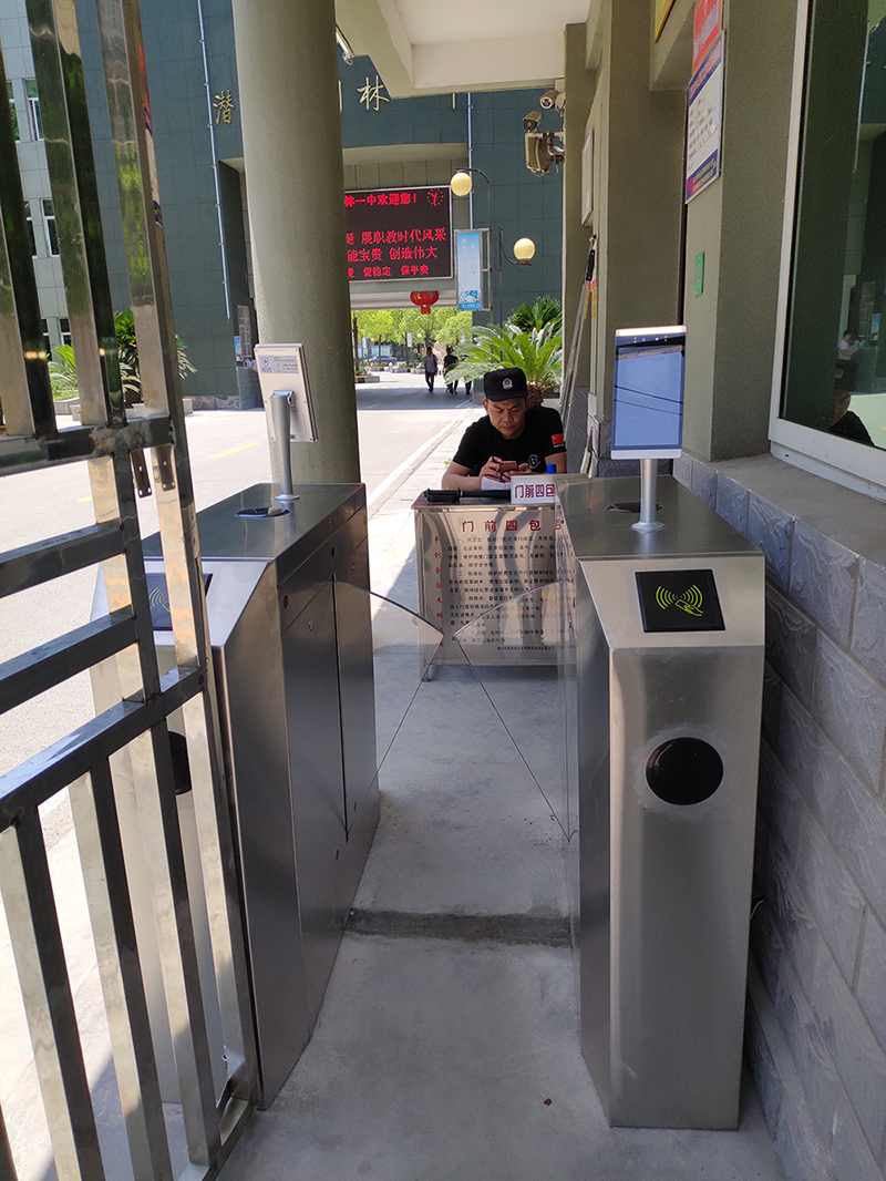 出入学校先刷脸,校鸽智能门禁进校园-校鸽校园安全综合管理云平台